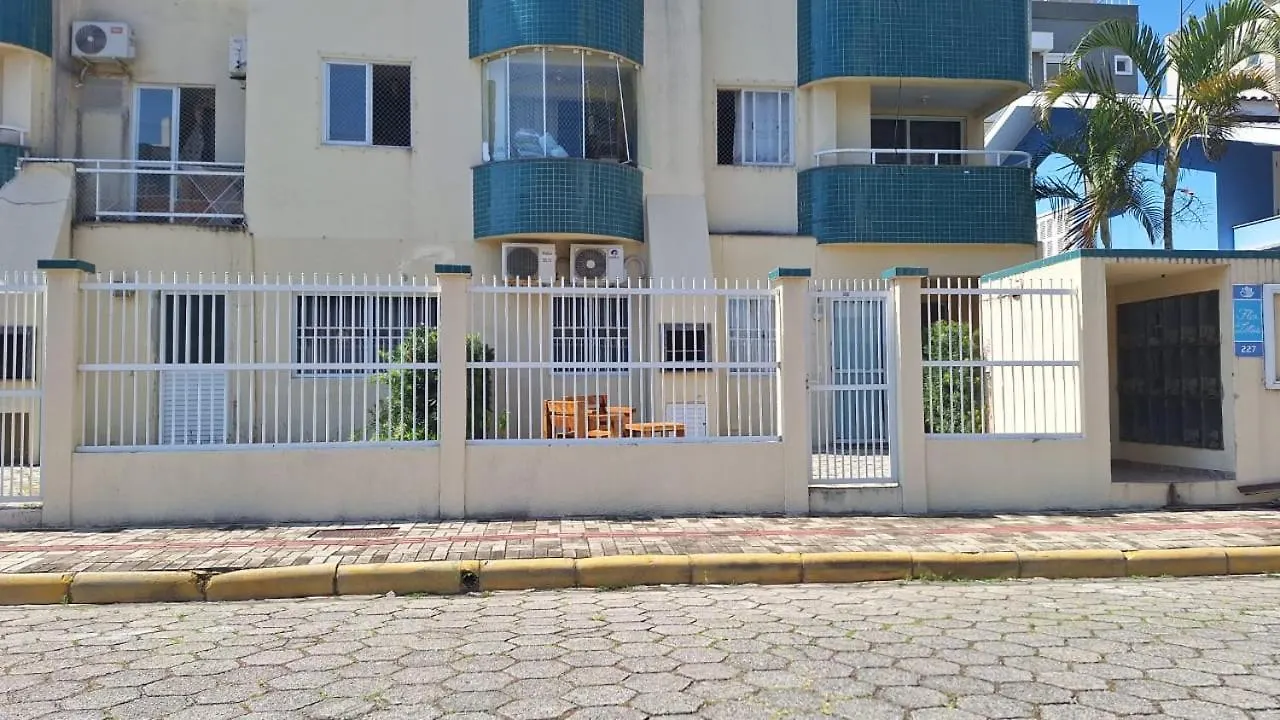 Apto Terreo Frente Com 2 Qtos A 200 Mt Praia Bombas Bombinhas